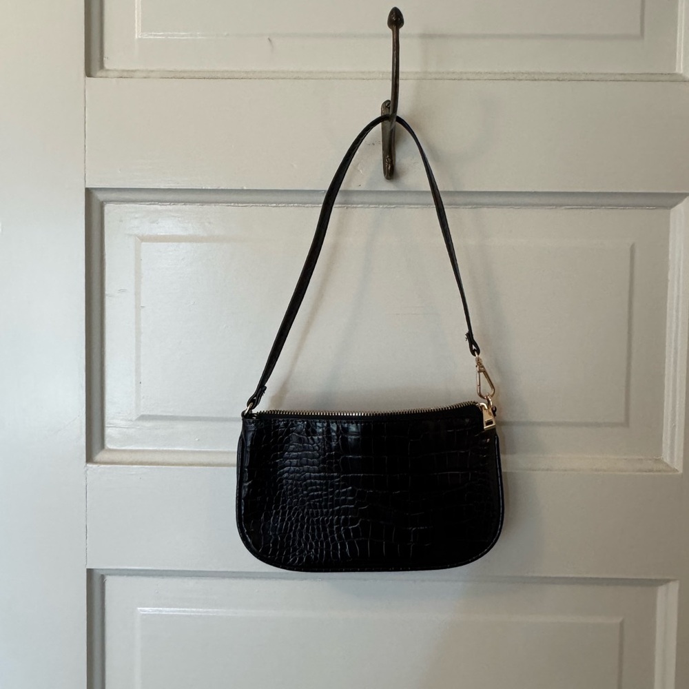 Elegant Black Crocodile-Embossed Women's Bag